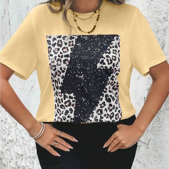 SHEIN Yellow Crew Neck Lightening Bolt Leopard Print Plus Graphic T-Shirt 4X - Picture 1 of 8